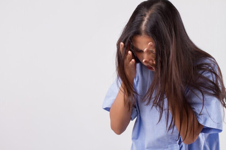 Запаморочення (головокружіння) дівчина