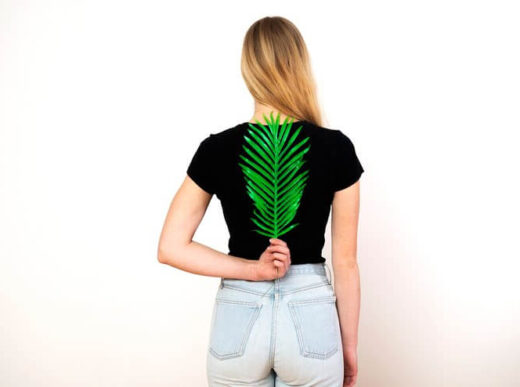 біль в спині дівчина листок