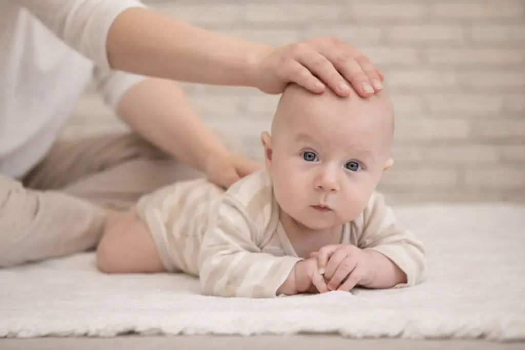 Остеопатична допомога новонародженому: м'яка корекція наслідків пологової травми лікарем-остеопатом.